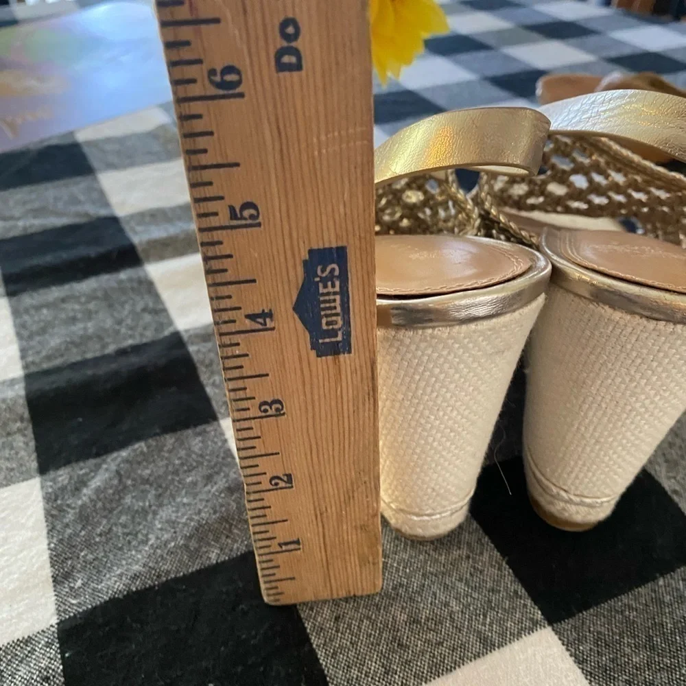 Delara size 9 Kelly and Katie wedge gold and cream shoes